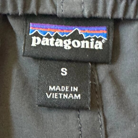 Patagonia Black Flat Front Men's Shorts - Picture 2 of 9